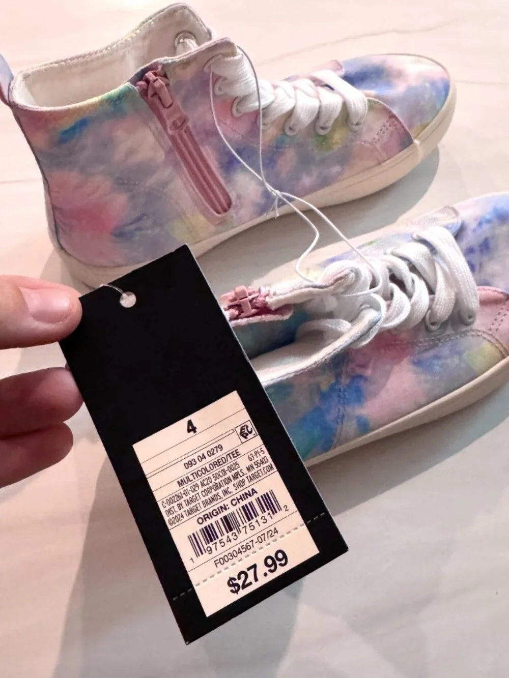 NWT Art Class Girls Tie Dye High Tops (Size 4)